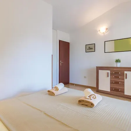 Apartamento Stunning In With Wifi Pula