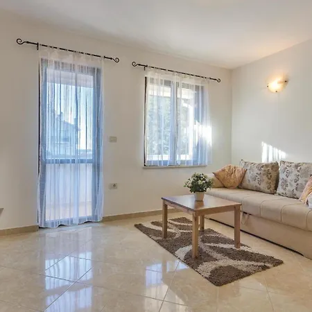 Lovely In With Kitchen Apartment