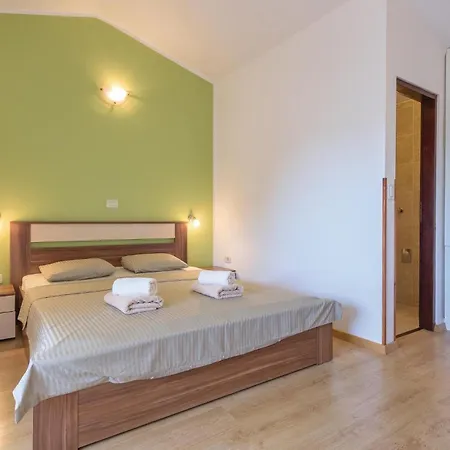 Lovely In With Kitchen Apartment