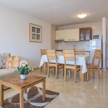Lovely In With Kitchen Pula