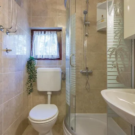 Lovely In With Kitchen Apartment *