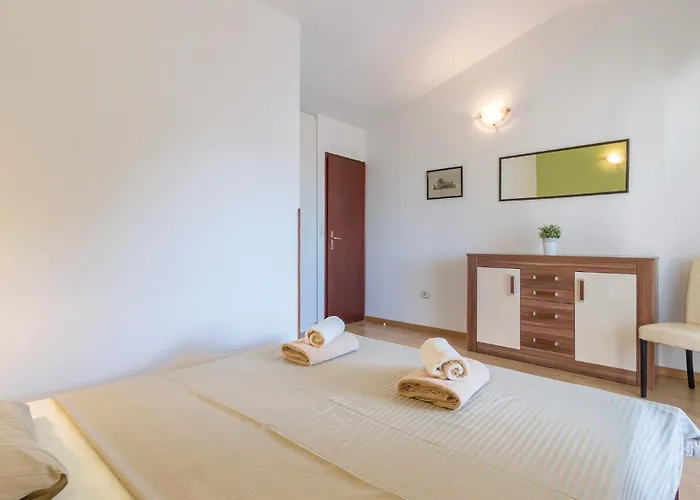 Apartament Beautiful In With Wifi Pula