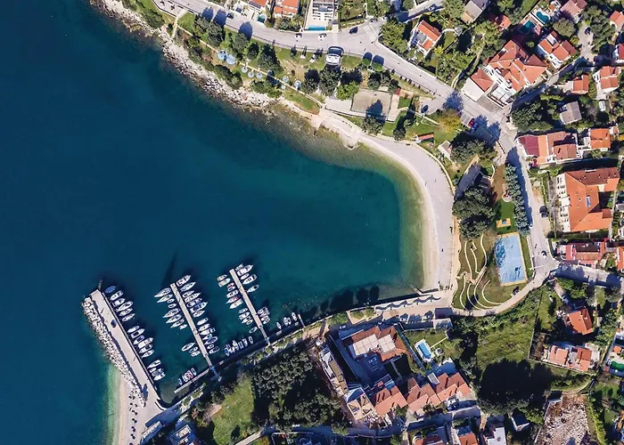 Apartament Beautiful In With Wifi Pula